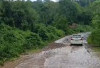 Jalan Poros Empat Lawang Digenangi Lumpur